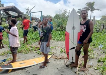 Filep Akui Kelincahan Peselancar Asal Biak
