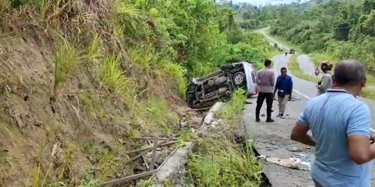 Rombongan Kadis Kominfo PB Bersama 3 Wartawan Mengalami Kecelakaan Tunggal