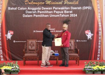 Mendaftar ke KPU Papua Barat, Filep Wamafma Sodorkan 1.377 Pendukung