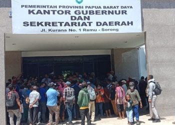Penunjukkan Plt OPD Dinilai Tak Profesional, Ratusan Warga Datangi Kantor Gubernur PBD