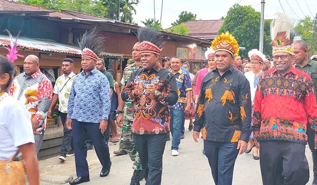 Bupati dan Kepala Suku Besar Arfak Mengajak Suku Besar Serui Kepulauan Yapen Jaga Toleransi dan Kedamaian Manokwari