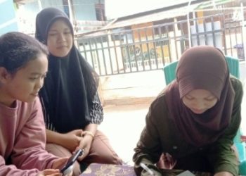Siswa-Siswi Kelas 11 SMA Negeri 1 Bintuni Dapat Tugas Geografi Data Penduduk Di Distrik Bintuni