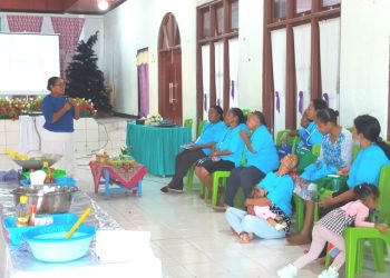 Membuka Wawasan dengan Melatih Perempuan Papua Kristen Membuat Aksesoris dan Menu Makanan Baru