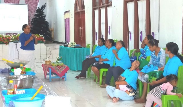 Membuka Wawasan dengan Melatih Perempuan Papua Kristen Membuat Aksesoris dan Menu Makanan Baru