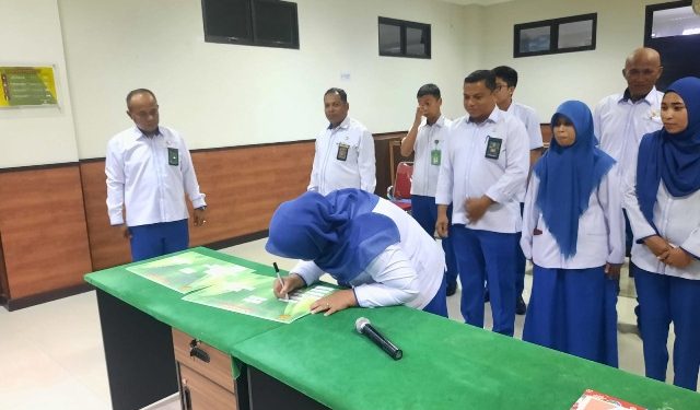 Awali 2023 Pegawai PA Manokwari Tandatangani Pakta Integritas