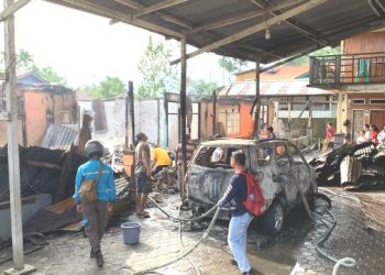 5 Pintu Rumah Kontrak, 1 Kios, dan Mobil Rush Dilalap Si Jago Merah