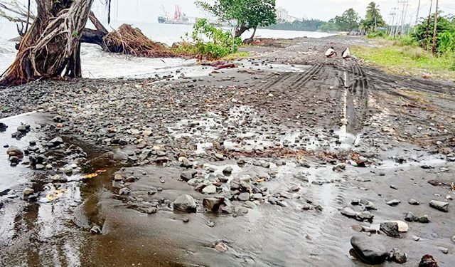 Hati-hati Melintas di Jl. Trikora, Maruni