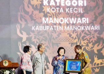 Manokwari Menerima Penghargaan Adipura Kategori Kota Kecil Tahun 2022