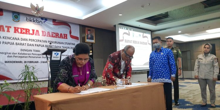 BKKBN Papua Barat Teken PKS dengan 5 Rumah Sakit dan Kukuhkan 8 Bunda PAUD