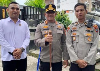Pintu Kantor Bupati Manokwari Dipalang Warga Sekitar 3 Jam