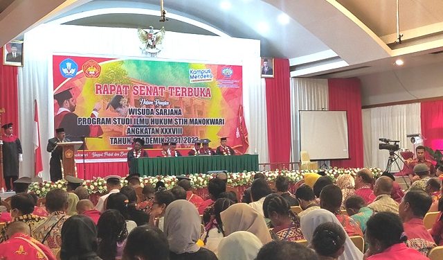 Lulusan STIH Manokwari Harus Menjadi Pelopor Taat Hukum