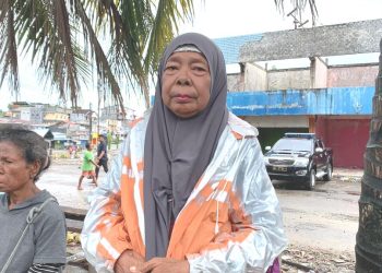 Nenek Wabou Mampu Menyekolahkan Delapan Anaknya dari Berjualan Buras