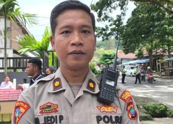 Pintu Kantor Bupati Manokwari Dipalang Warga Sekitar 3 Jam