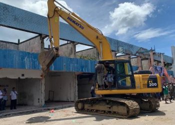 Peringati HUT BUMN ke-25, PLN Sukses Gelar Jalan Sehat di Teluk Wondama