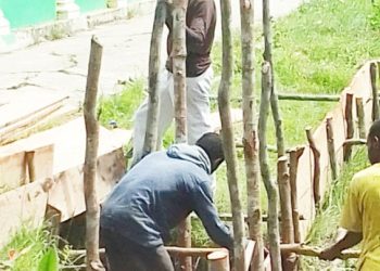 Masyarakat Dan Kepala Kampung Kali Tami 1 Terlibat Bersama Dalam Pembangunan Pelebaran Jalan dan Drainase