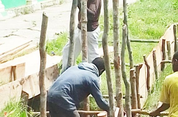 Masyarakat Dan Kepala Kampung Kali Tami 1 Terlibat Bersama Dalam Pembangunan Pelebaran Jalan dan Drainase