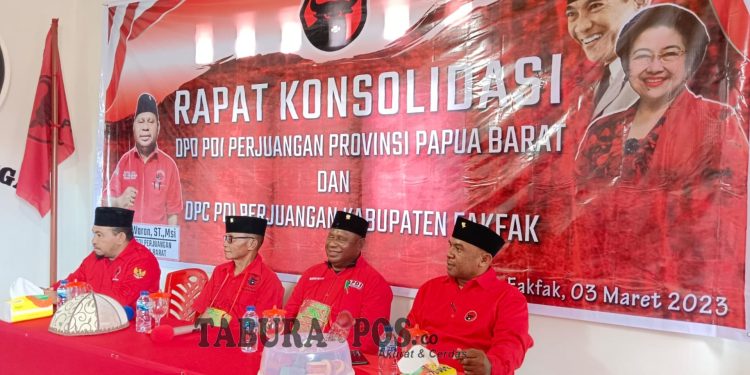 Rapat Konsolidasi PDI-P di Fakfak, Waran: Kader Partai Harus Berjuang Keras