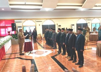 Waterpauw Lantik Panpel dan Panwas Pemilihan Anggota MRPB 2023-2028