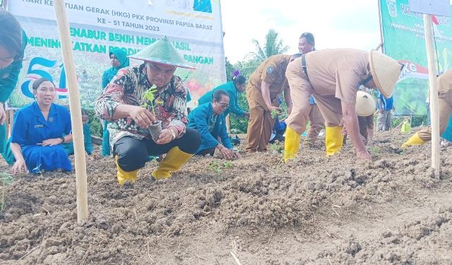Pencanangan Kebun Aku Hatinya PPK di Kaimana, Warnai Peringatakan HKG ke-51