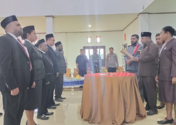 Bersikap Tegas, Bupati Waran Absen Kehadiran ASN dan Honorer Saat Apel
