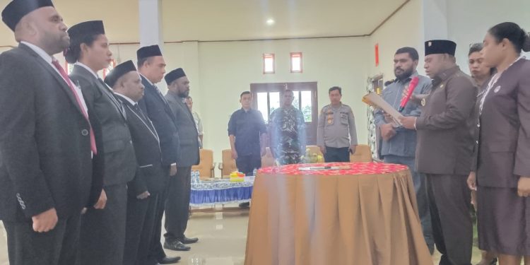 Bersikap Tegas, Bupati Waran Absen Kehadiran ASN dan Honorer Saat Apel