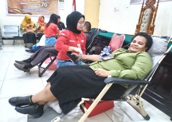 Sementara Terkumpul 12 Kantong dari Donor Darah di Kantor PT Papua Barat