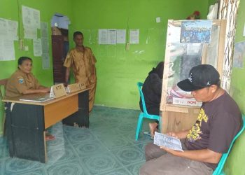 Genangan Air Tak Hambat Pelayanan di Kantor Disdukcapil Mansel