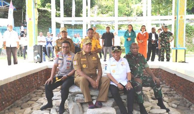 Dukung Masterplan Situs Sejarah Aitumeri, Waterpauw Datangi Batu Peradaban Bangsa Papua