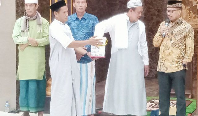 Empat Jamaah Masjid Agung Akbar Al Muttaqin Bintuni, Dapat Bonus Umroh Gratis