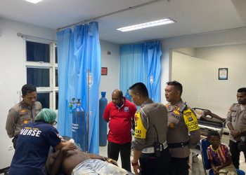 Truk Bermuatan Pisang Kecelakaan di Gunung Bembab, Bupati Waran Jenguk Korban di UGD RSUD Elia Waran