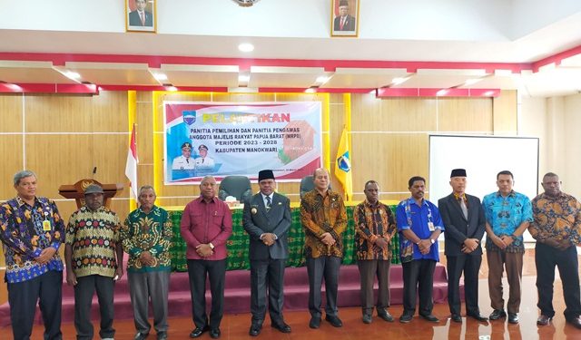 Bupati Melantik Panitia Pemilihan Anggota MRPB Tingkat Kabupaten Manokwari