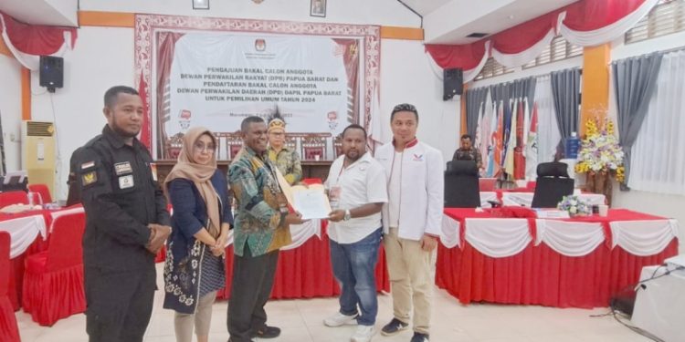 Jeferson Luinsanda Pendaftar Terakhir Bakal Calon DPD-RI