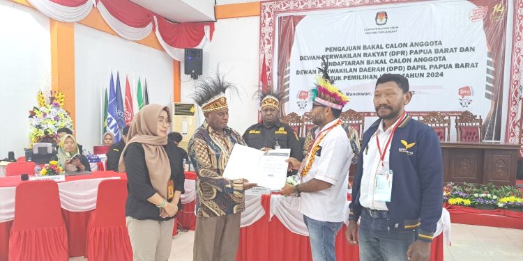 Jeferson Luinsanda Pendaftar Terakhir Bakal Calon DPD-RI