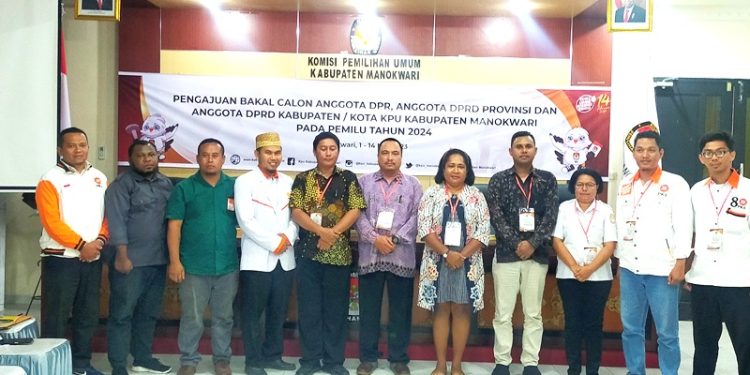 PKS Jadi Partai Pertama Daftar Bacalegnya ke KPU Manokwari