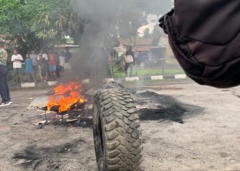 Buntut Kecelakaan, Jalan Menuju Bandara Rendani Manokwari Dipalang