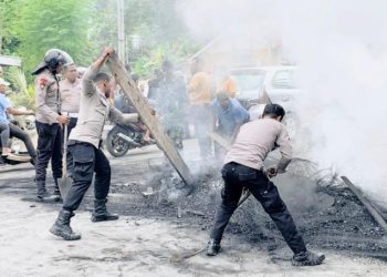 Palang Menuju Bandara Rendani Manokwari Sudah Dibuka, Arus Lalu Lintas Kembali Normal