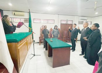 Ketua PN Manokwari Melantik Bitsael Koritelu dan Christianto Tangketasik