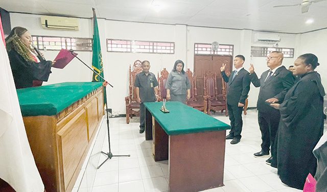 Ketua PN Manokwari Melantik Bitsael Koritelu dan Christianto Tangketasik