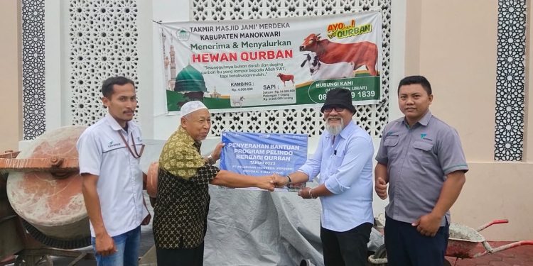 Maknai Idul Adha 1444 H, Pelindo Regional 4 Manokwari Sembelih Hewan Kurban