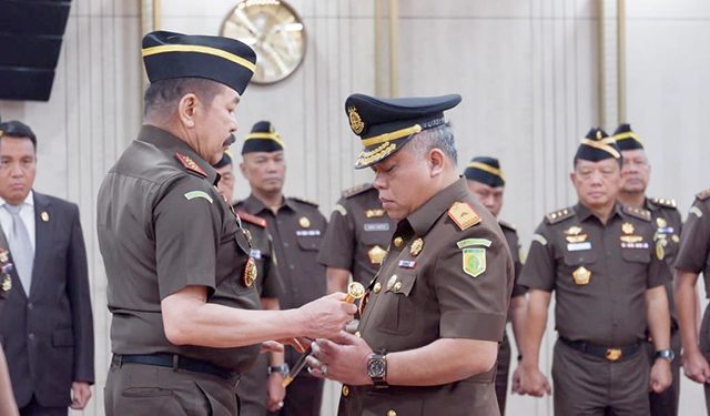 Kisah Tukang Ojek yang Membantu Sepasang Lansia yang Hidupnya Cukup Memprihatinkan