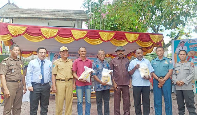 Ratusan Keluarga Kurang Mampu Mendapatkan Bantuan Cadangan Pangan Daerah