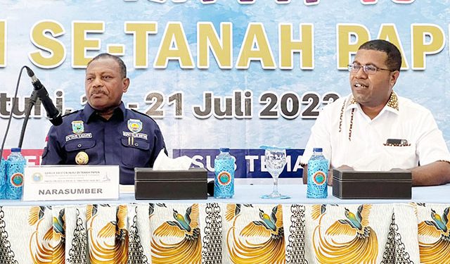 Bupati Bintuni Sebut Pemuda Kristen Dapat Lanjutkan Cita-Cita Pemimpin Gereja