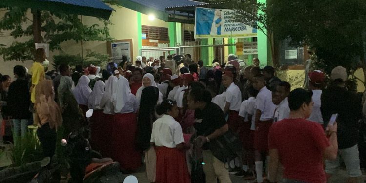 PPDB, Orang Tua dan Siswa Rela Menunggu Sejak Pukul 03.00 WIT di Sekolah