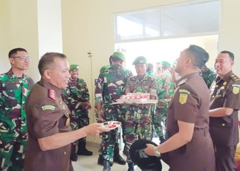 Haru Kajari Bintuni dan Jajaran Saat Dapat Kejutan dari Dandim di Momen HBA