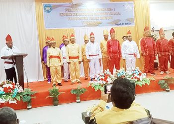 Wakil Bupati Bintuni Lantik Badan Pengurus IKST Teluk Bintuni Periode 2023-2025 