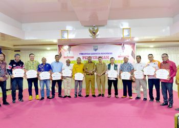 Pemkab Manokwari Salurkan Bantuan Parpol Senilai Hampir Rp2 Miliar