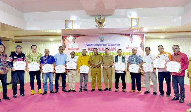 Pemkab Manokwari Salurkan Bantuan Parpol Senilai Hampir Rp2 Miliar