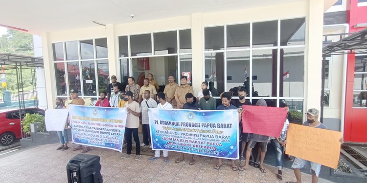 Kursi MRPB GPI Papua Hilang, Warga GPI Papua Unjuk Rasa ke Kesbangpol Papua Barat