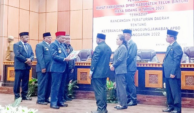 Bupati Teluk Bintuni Sampaikan LPJ APBD Tahun 2022
