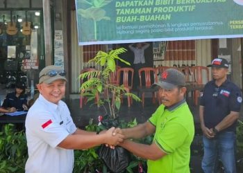 Peringati HUT RI ke-78, KLHK Bagi 500 Bibit Tanaman Produktif Secara Gratis ke Masyarakat
